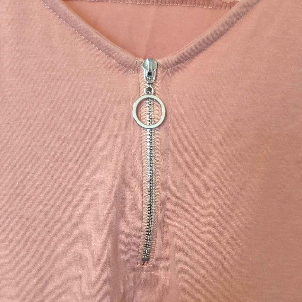 ✨SALE✨Daisy Fuentes Pink Relaxed Short Sleeve Blouse - Picture 3 of 5